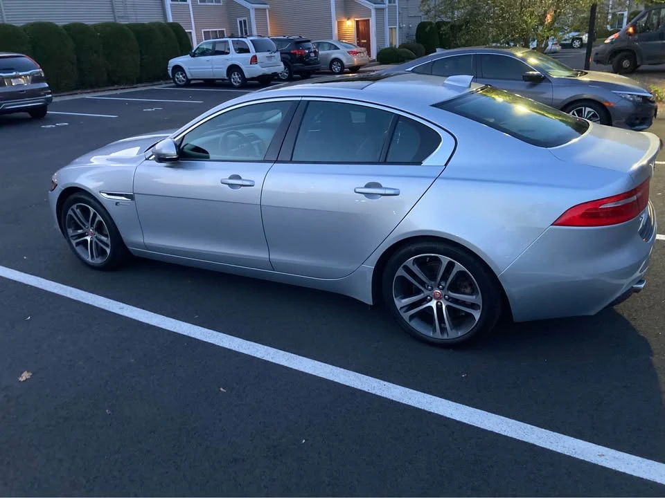 2017 Jaguar XE - Image 4 of 5