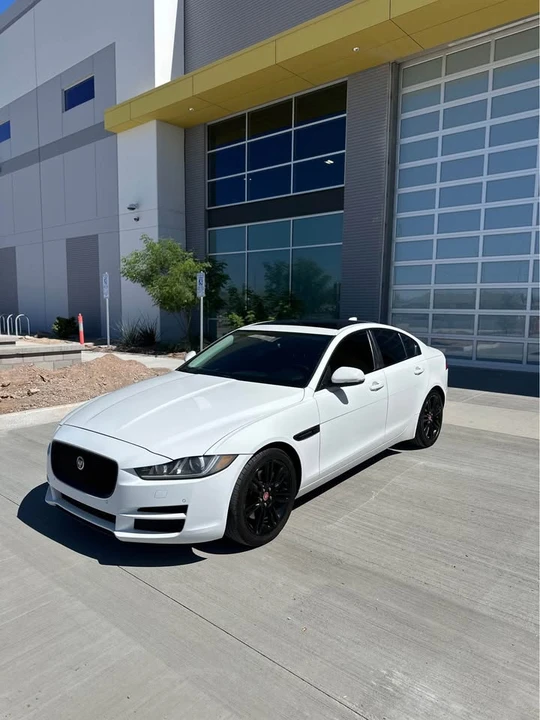 2017 Jaguar XE - Image 3 of 10