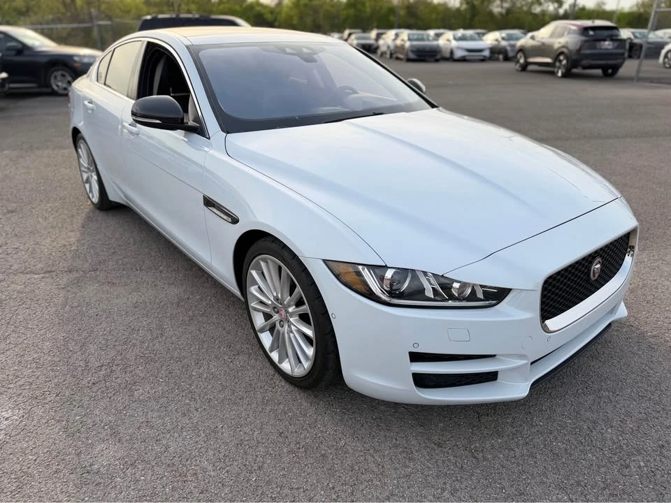 2017 Jaguar XE - Image 5 of 9