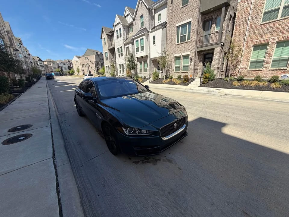 2017 Jaguar XE - Image 3 of 18