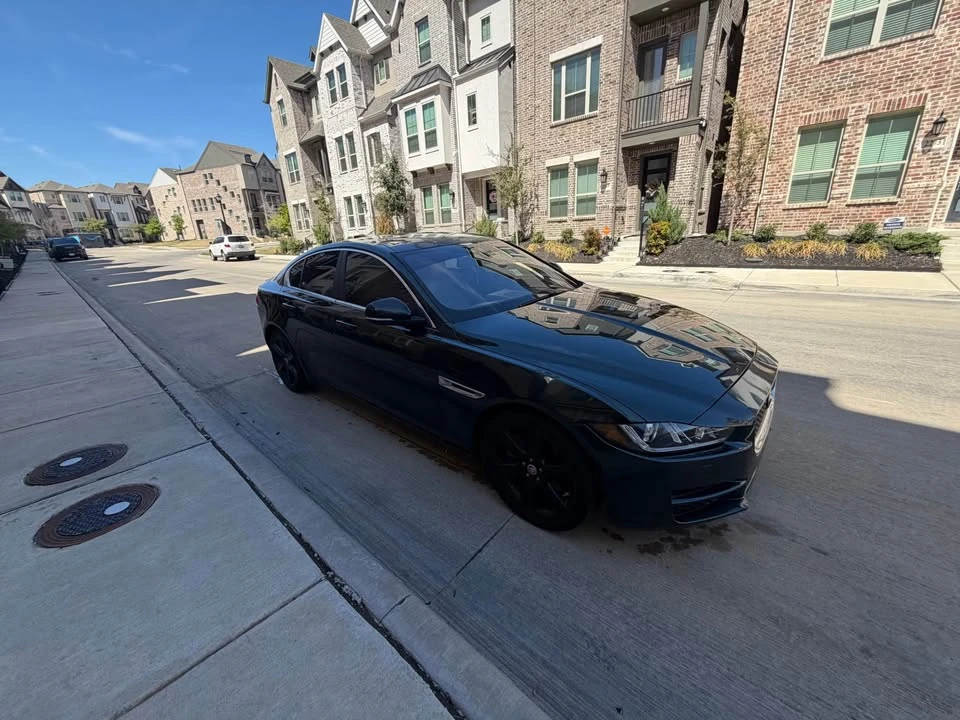 2017 Jaguar XE - Image 4 of 18