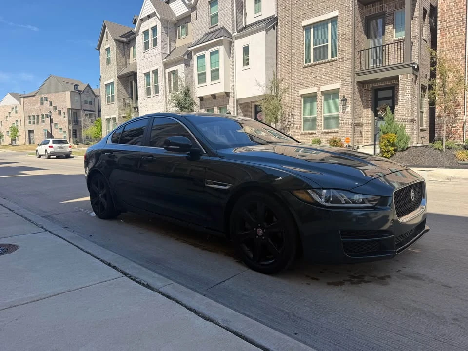 2017 Jaguar XE - Image 5 of 18