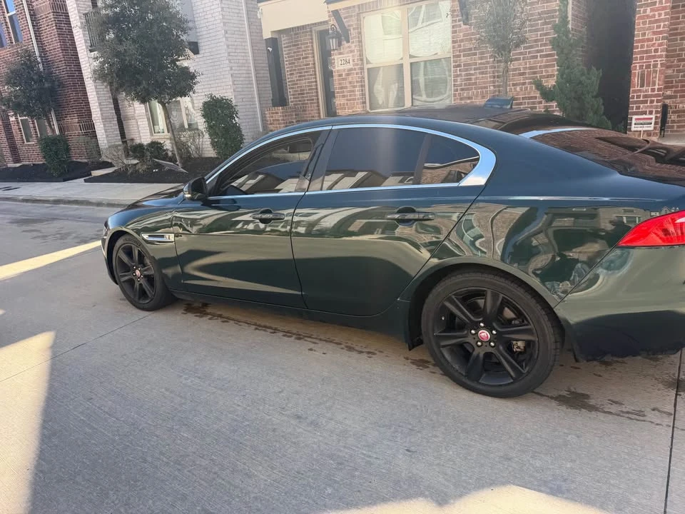 2017 Jaguar XE - Image 15 of 18