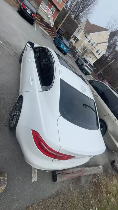 2017 Jaguar XE - Image 4 of 4