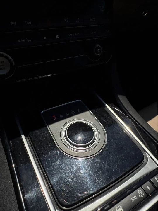 2017 Jaguar XE - Image 16 of 20