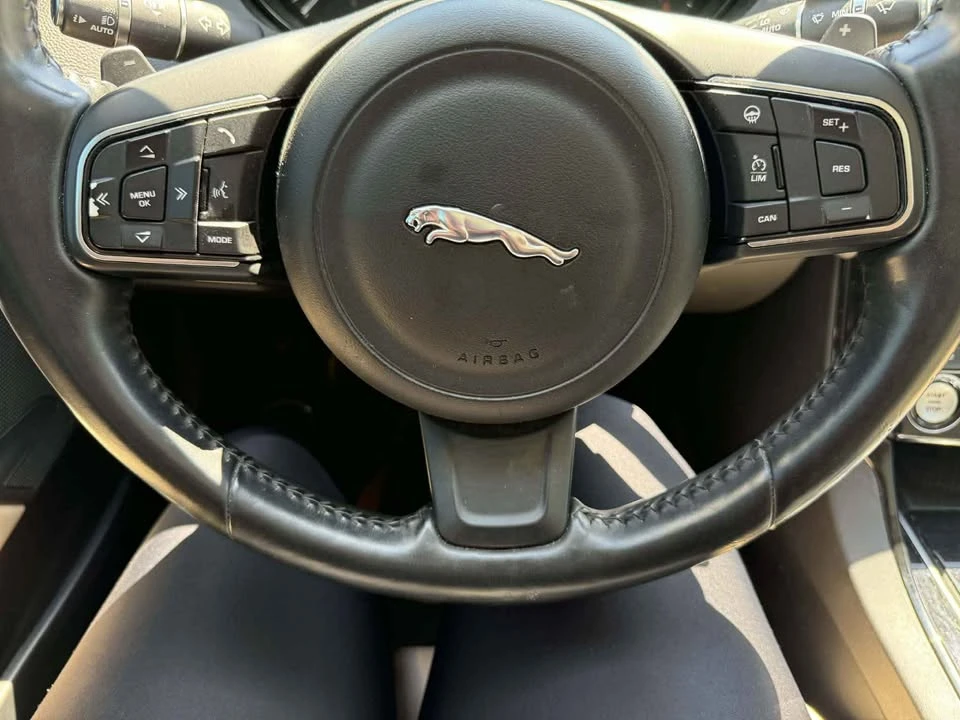 2017 Jaguar XE - Image 17 of 18