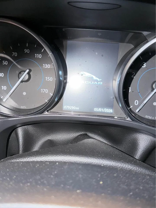 2017 Jaguar XE - Image 4 of 10