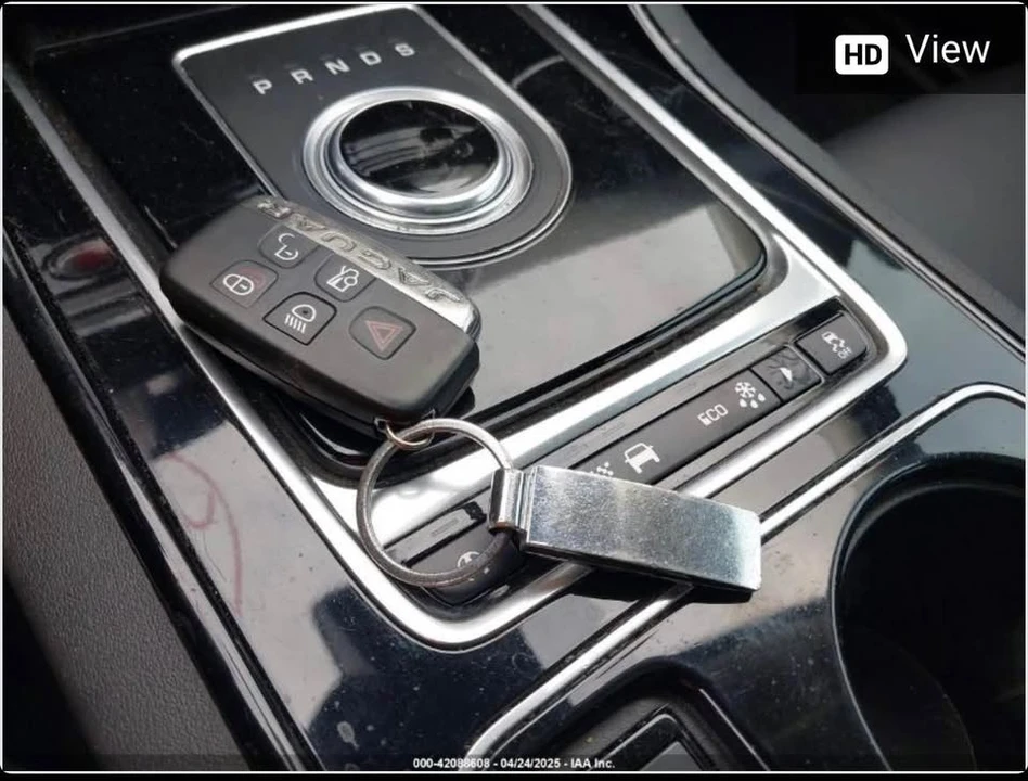 2017 Jaguar XE - Image 5 of 5