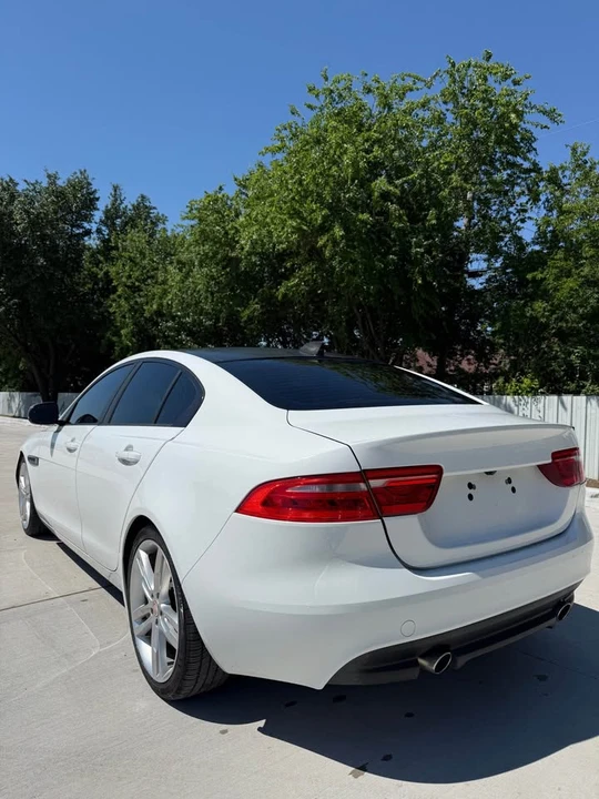 2017 Jaguar XE - Image 6 of 20