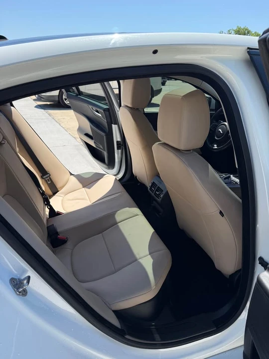 2017 Jaguar XE - Image 8 of 20