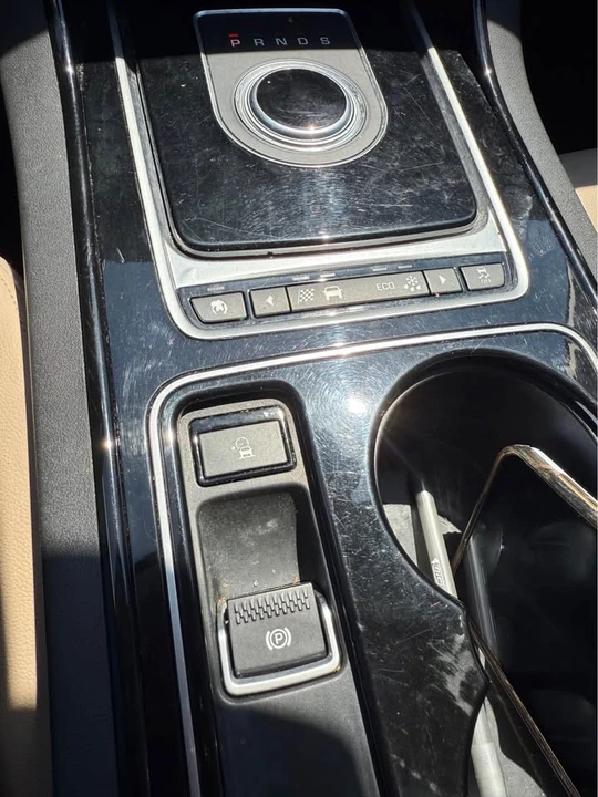 2017 Jaguar XE - Image 19 of 20