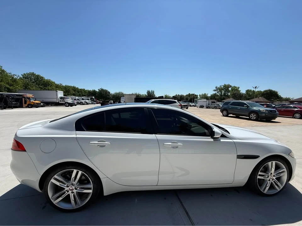 2017 Jaguar XE - Image 3 of 20
