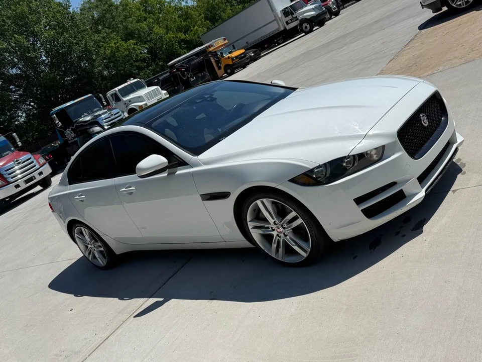 2017 Jaguar XE - Image 2 of 20