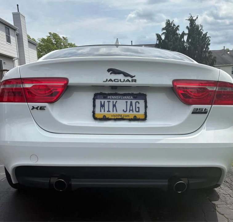 2017 Jaguar XE - Image 3 of 15