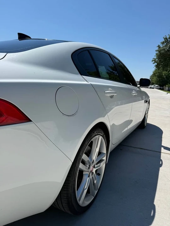 2017 Jaguar XE - Image 4 of 20