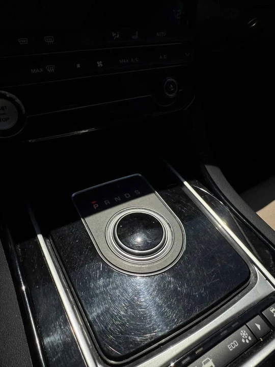 2017 Jaguar XE - Image 13 of 18