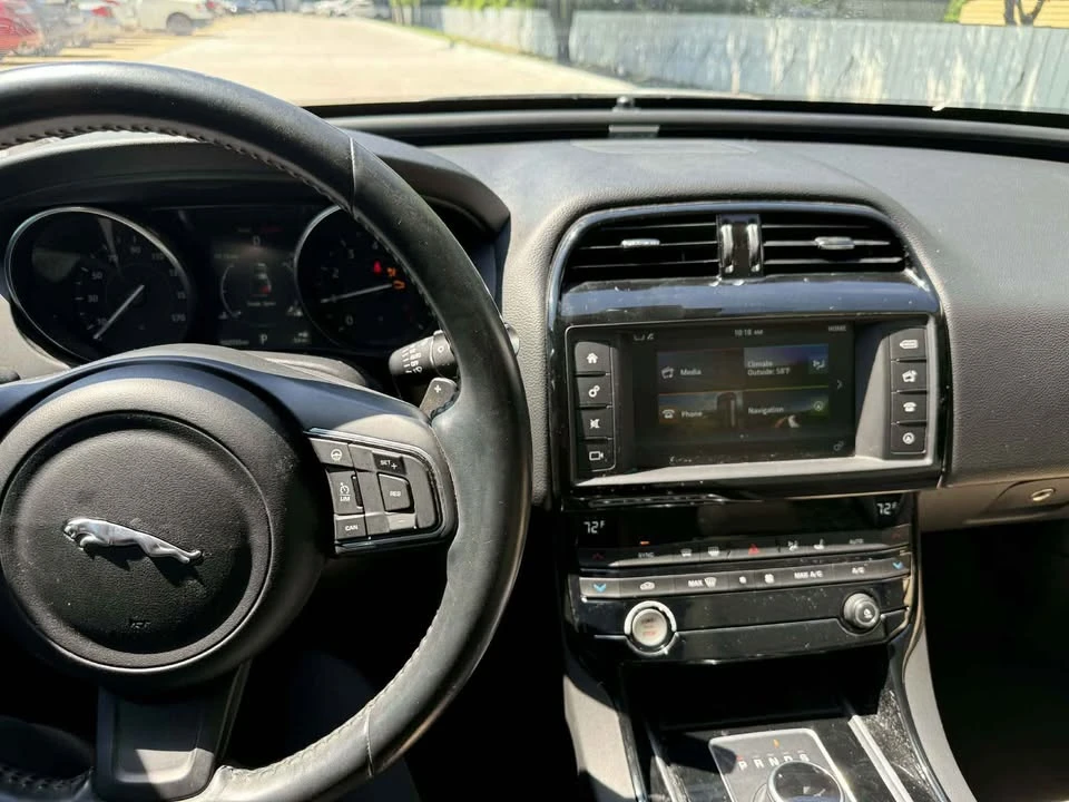 2017 Jaguar XE - Image 12 of 18