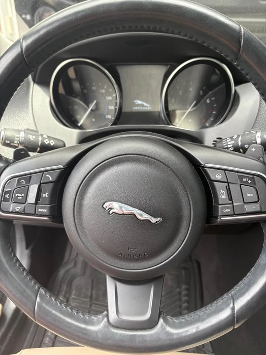 2017 Jaguar XE - Image 12 of 15