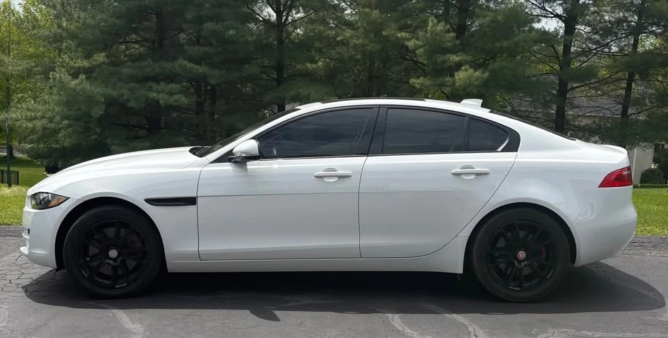 2017 Jaguar XE - Image 2 of 15