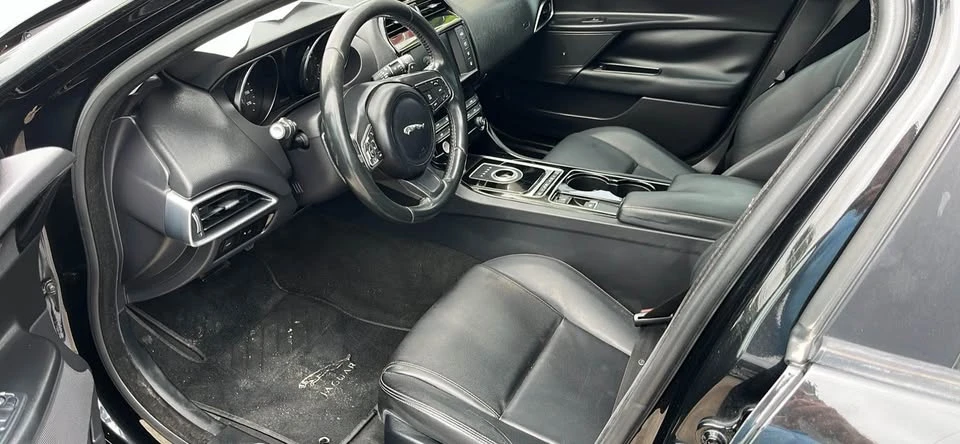 2017 Jaguar XE - Image 3 of 5