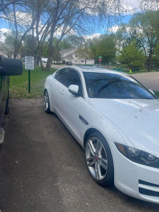 2017 Jaguar XE - Image 3 of 5
