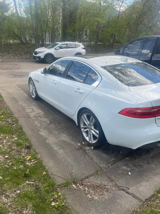 2017 Jaguar XE - Image 4 of 5