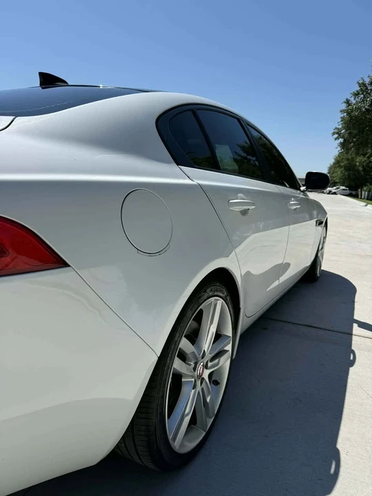 2017 Jaguar XE - Image 4 of 18