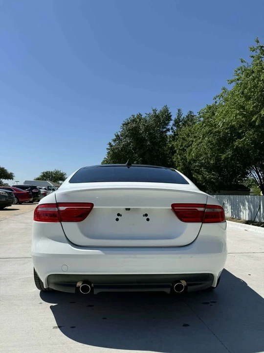 2017 Jaguar XE - Image 3 of 18