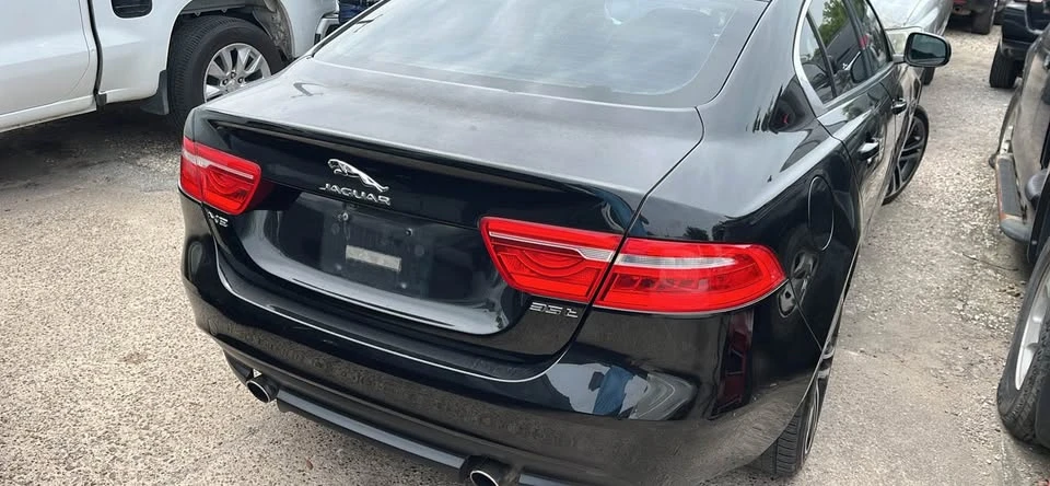 2017 Jaguar XE - Image 4 of 5