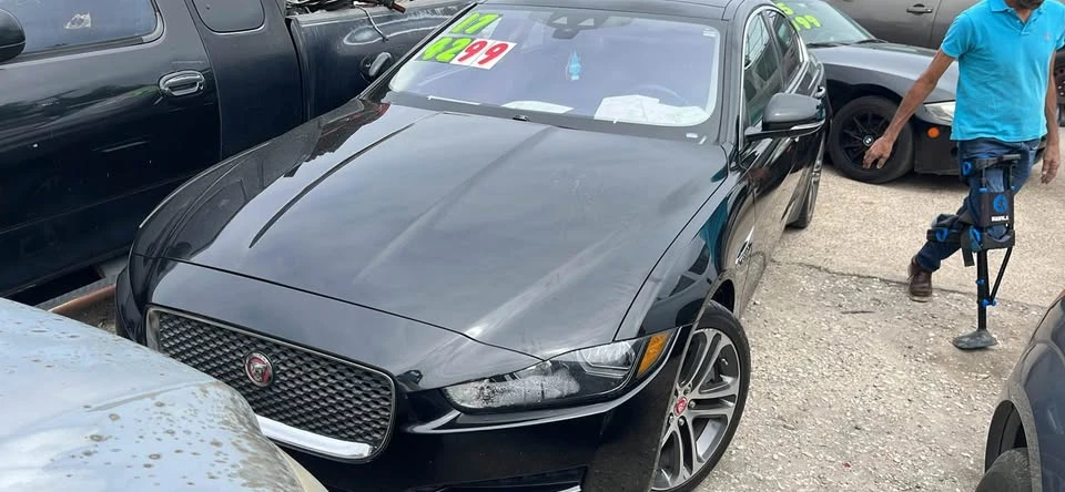 2017 Jaguar XE - Image 2 of 5