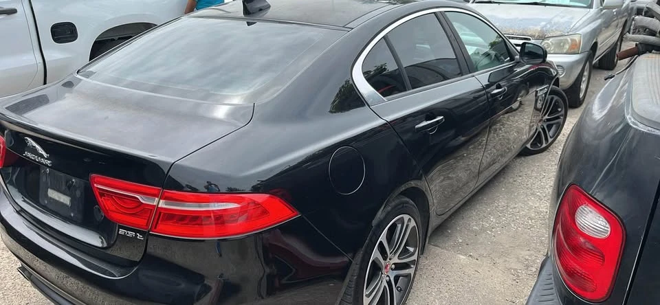 2017 Jaguar XE - Image 5 of 5