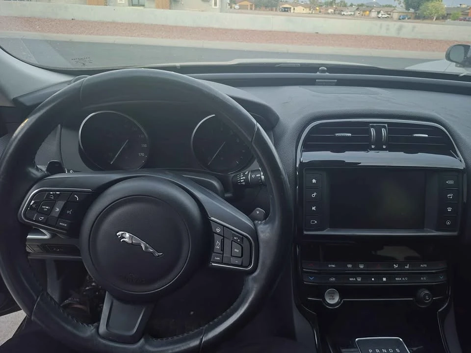 2017 Jaguar XE - Image 2 of 2