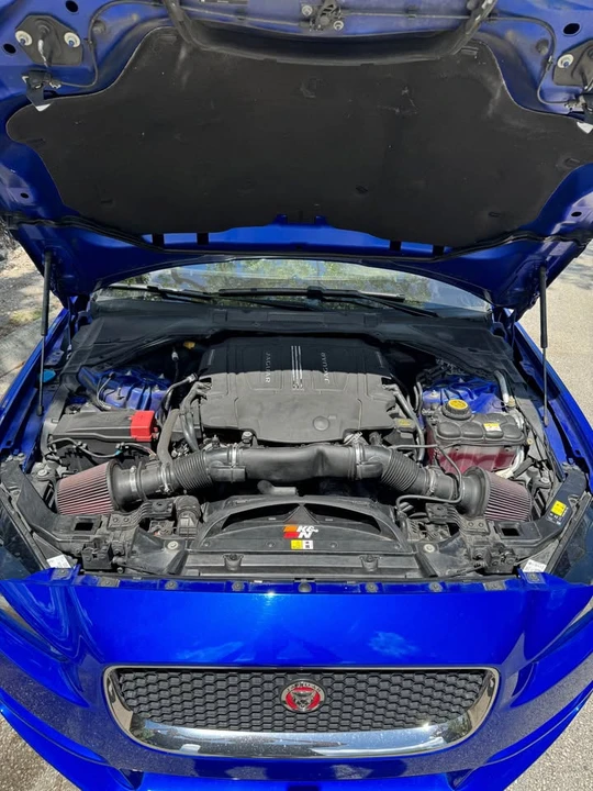 2017 Jaguar XE - Image 9 of 14