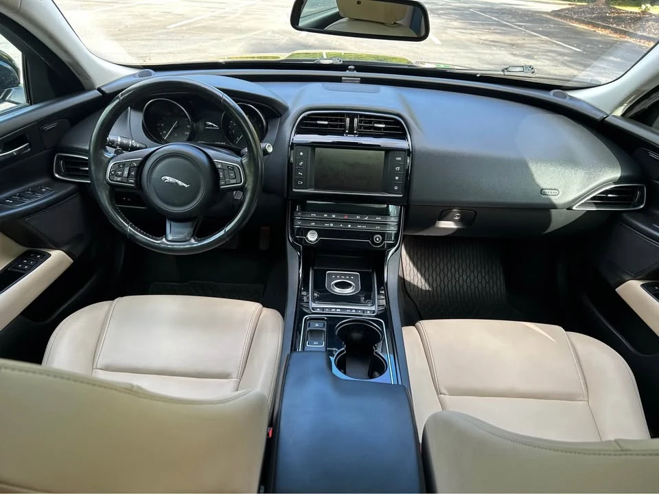 2017 Jaguar XE - Image 15 of 20