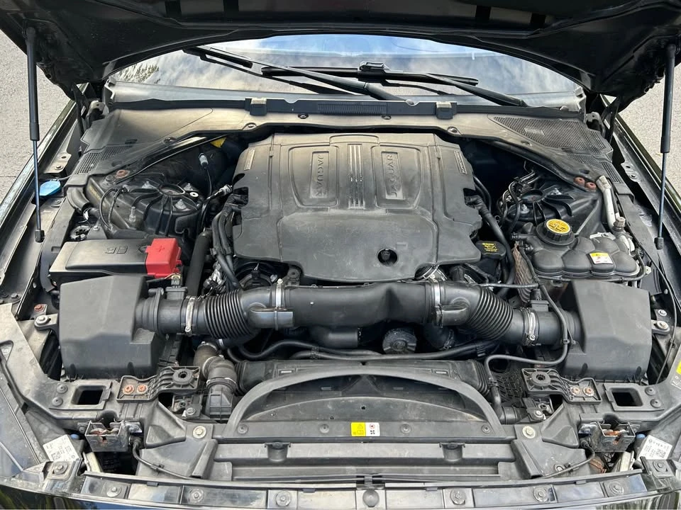 2017 Jaguar XE - Image 19 of 20
