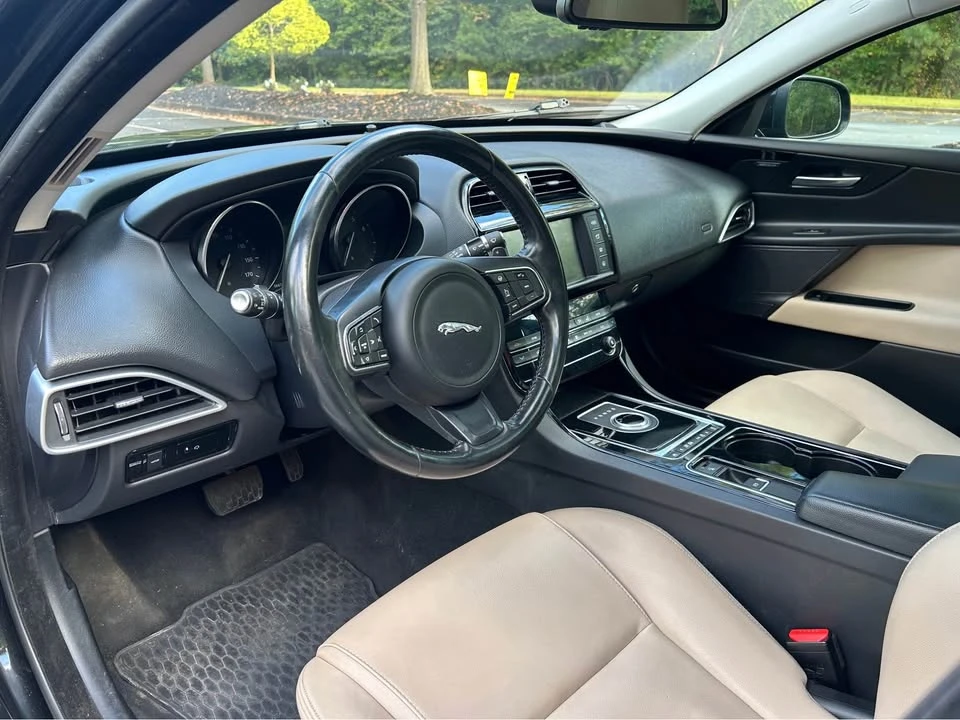 2017 Jaguar XE - Image 7 of 20