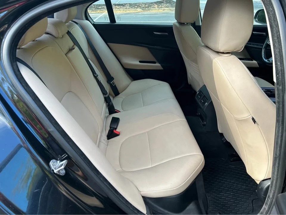 2017 Jaguar XE - Image 17 of 20