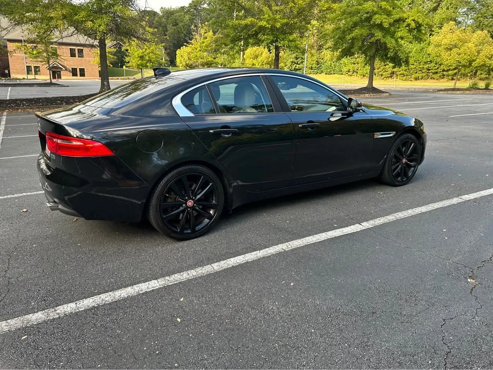 2017 Jaguar XE - Image 5 of 20