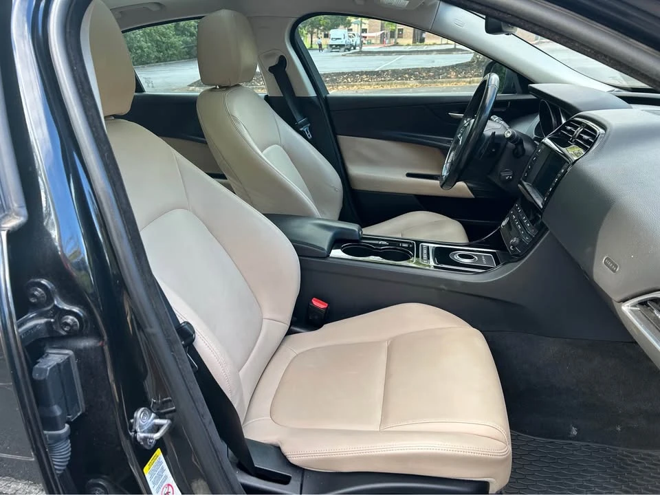 2017 Jaguar XE - Image 9 of 20