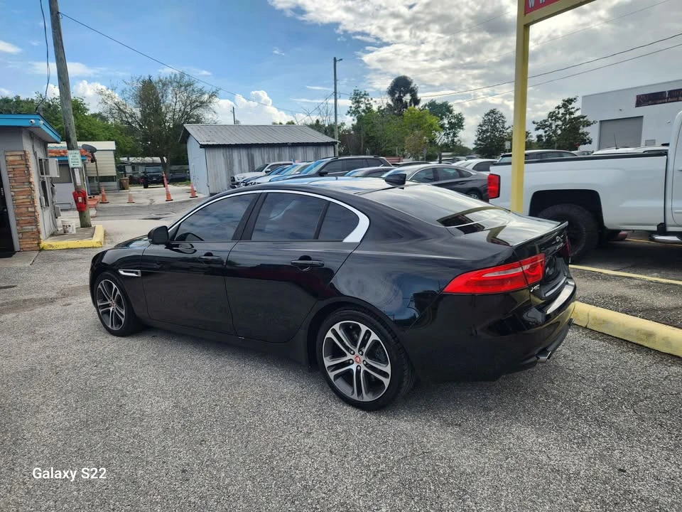 2017 Jaguar XE - Image 7 of 16
