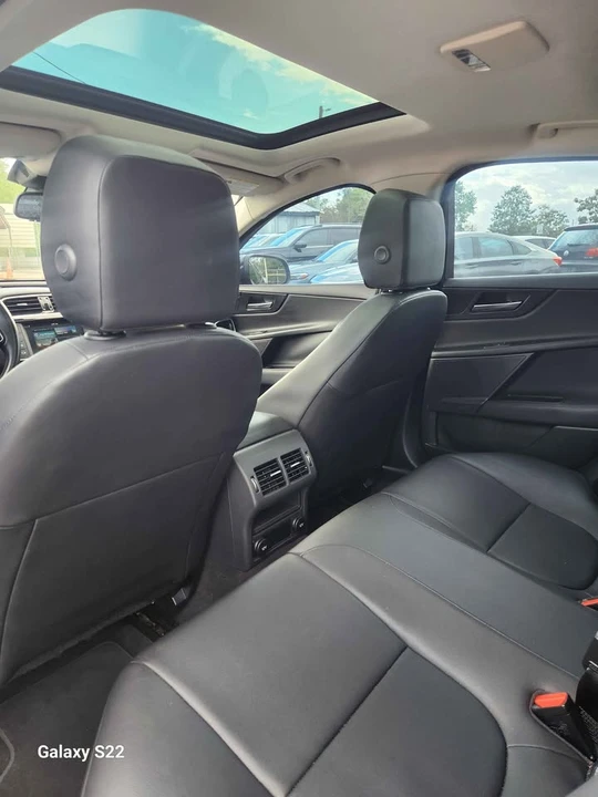 2017 Jaguar XE - Image 11 of 16