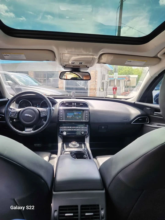 2017 Jaguar XE - Image 8 of 14