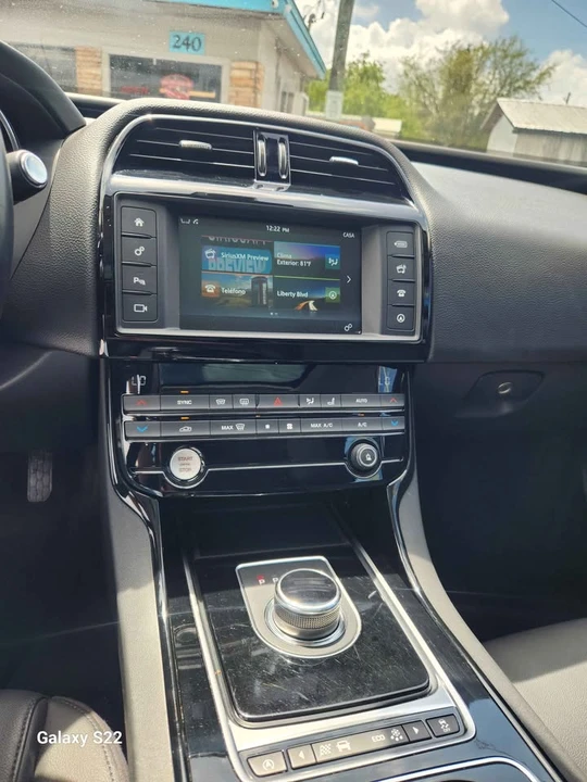 2017 Jaguar XE - Image 9 of 14