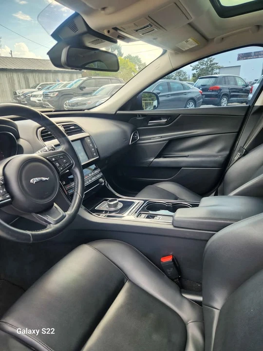 2017 Jaguar XE - Image 15 of 16