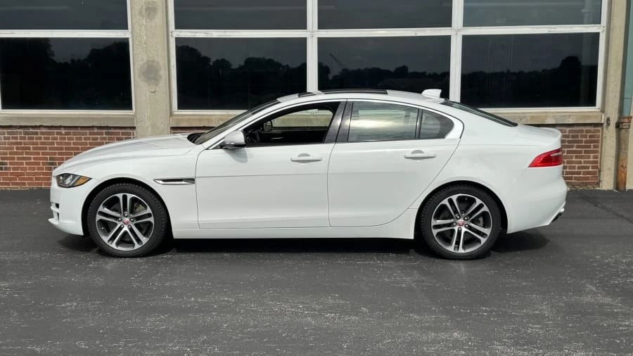 2017 Jaguar XE - Image 2 of 10