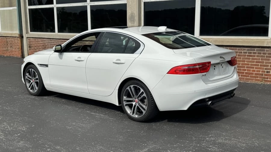 2017 Jaguar XE - Image 3 of 10
