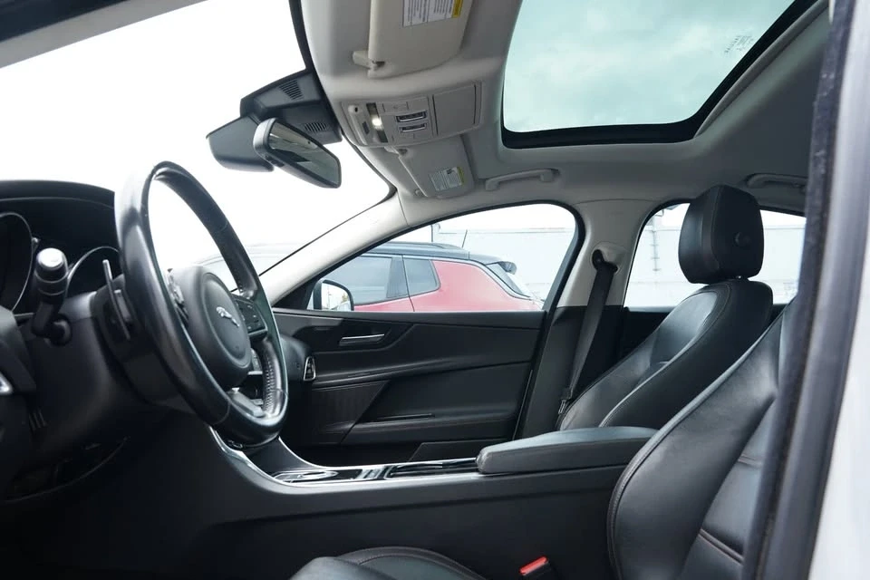 2017 Jaguar XE - Image 6 of 14