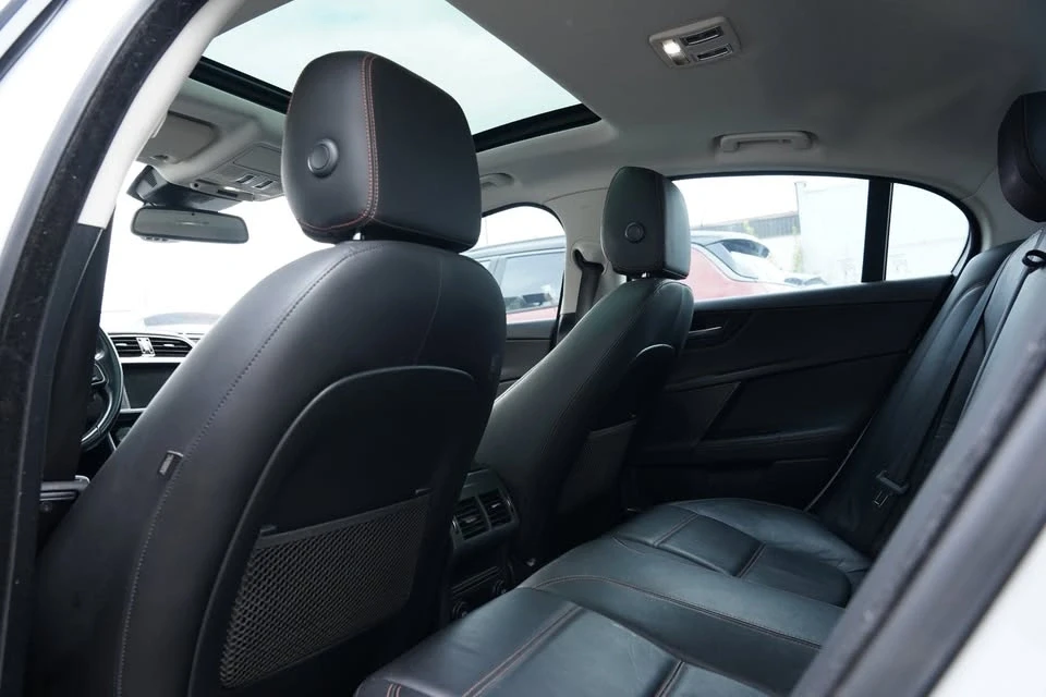 2017 Jaguar XE - Image 7 of 14