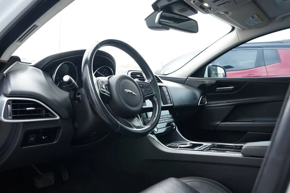 2017 Jaguar XE - Image 5 of 14