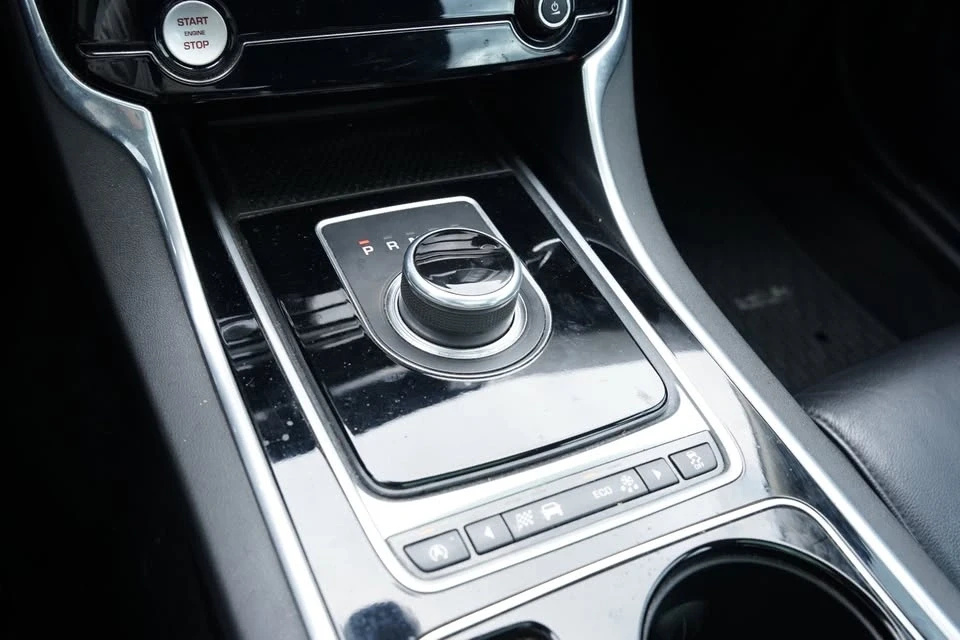 2017 Jaguar XE - Image 12 of 14